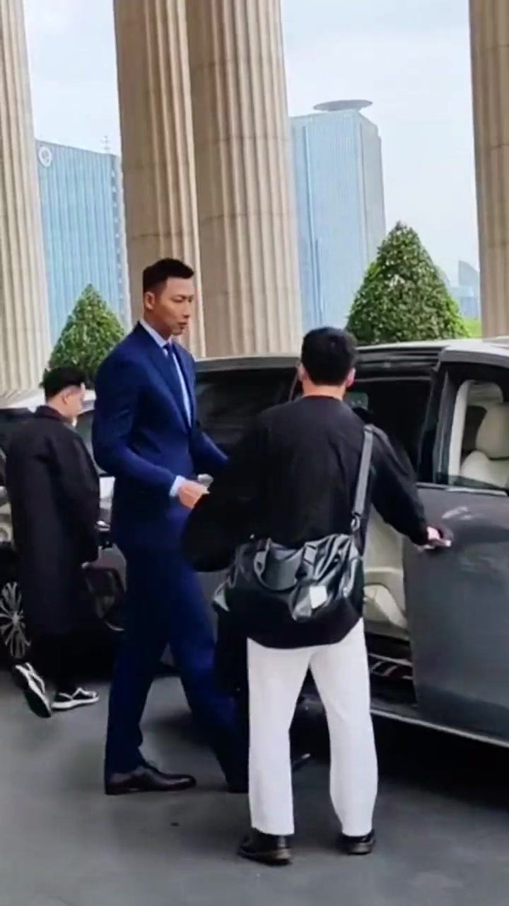 详细阅读:易建联身材(易建联 身材) 易建联身材(易建联 身材)
